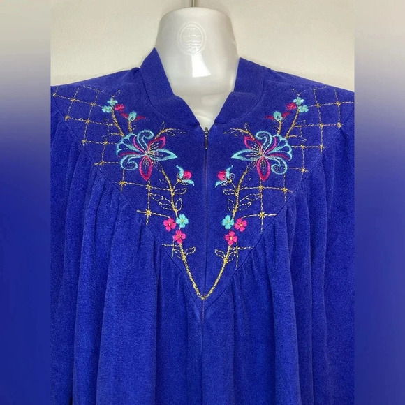 Vintage Vanity Fair Purple Velour Floral Embroidery Long Housecoat Robe size L - Picture 4 of 8
